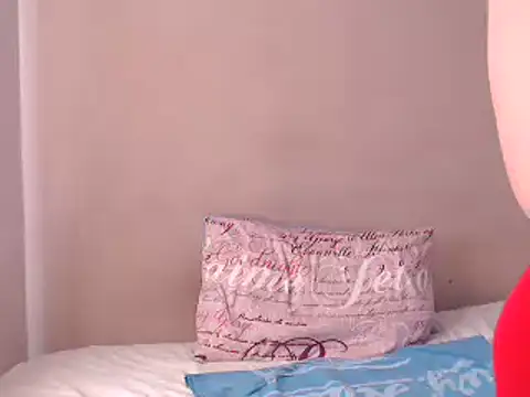 Snapshot of Lustfuleyez chatting on 02-14-25, 09:34 Lustfuleyez online show from 02-14-25, 09:34