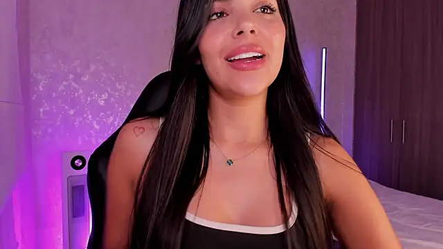 Snapshot of salome__11 chatting on 03-01-25, 03:53 salome 11 online show from 03-01-25, 03:53