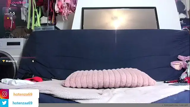 Snapshot of Hotenza69 chatting on 03-04-25, 03:04 Hotenza69 online show from 03-04-25, 03:04