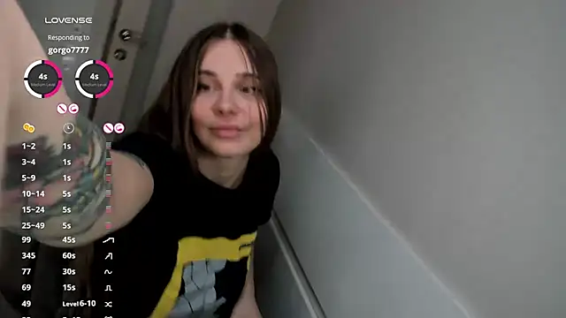 Snapshot of JuliaBusty chatting on 02-05-25, 03:42 JuliaBusty online show from 02-05-25, 03:42