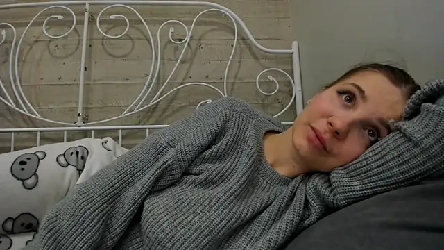 Snapshot of JuliaBusty chatting on 03-14-25, 09:46 JuliaBusty online show from 03-14-25, 09:46