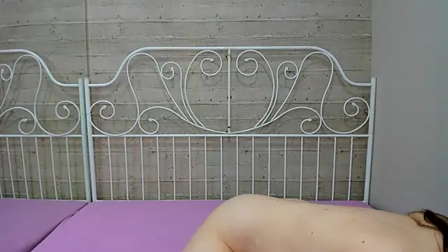 Snapshot of JuliaBusty chatting on 03-16-25, 04:30 JuliaBusty online show from 03-16-25, 04:30