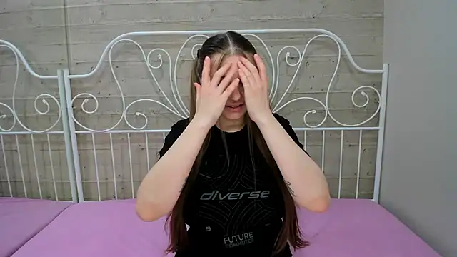 Snapshot of JuliaBusty chatting on 03-22-25, 02:25 JuliaBusty online show from 03-22-25, 02:25