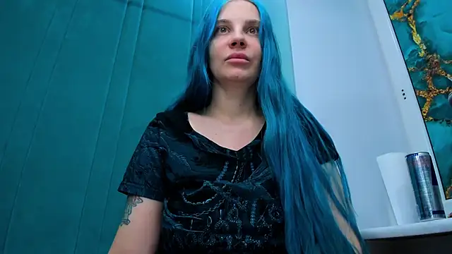 Snapshot of JuliaBusty chatting on 12-14-25, 04:29 JuliaBusty online show from 12-14-25, 04:29