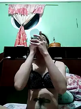 QueenSoreal online show from 11-07-25, 04:51