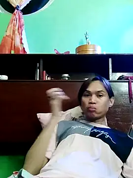 QueenSoreal online show from 11-22-25, 01:21