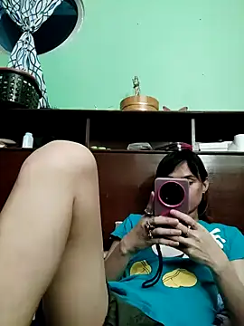 QueenSoreal online show from 04-22-26, 01:45