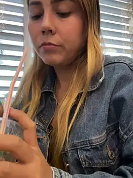 Snapshot of Brittanyrosexx chatting on 12-27-24, 10:37 Brittanyrosexx online show from 12-27-24, 10:37