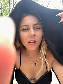 Snapshot of Brittanyrosexx chatting on 03-14-25, 07:12 Brittanyrosexx online show from 03-14-25, 07:12