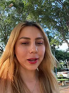 Snapshot of Brittanyrosexx chatting on 10-28-25, 08:33 Brittanyrosexx online show from 10-28-25, 08:33