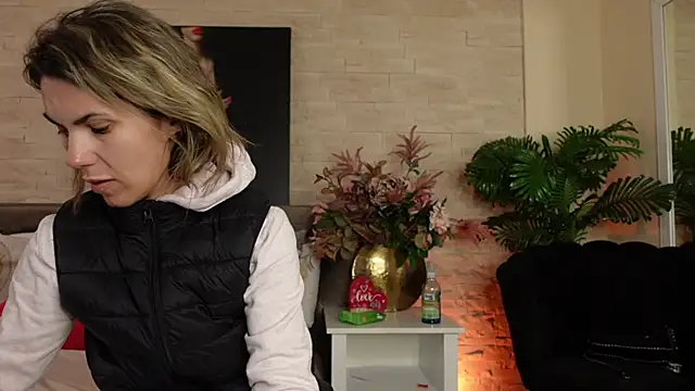 FeliciaKrige online show from 04-09-26, 08:14