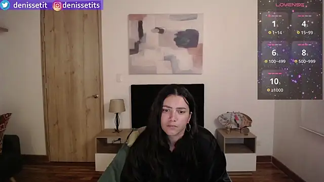Snapshot of DenisseTits chatting on 01-29-25, 11:35 DenisseTits online show from 01-29-25, 11:35