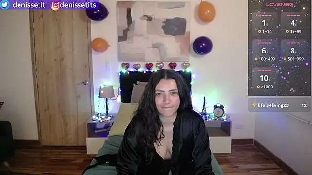 Snapshot of DenisseTits chatting on 02-11-25, 11:33 DenisseTits online show from 02-11-25, 11:33
