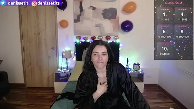 Snapshot of DenisseTits chatting on 02-12-25, 08:40 DenisseTits online show from 02-12-25, 08:40