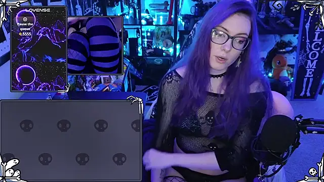 Snapshot of AnneSao chatting on 12-30-24, 12:00 AnneSao online show from 12-30-24, 12:00