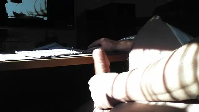 Snapshot of Patzi1 chatting on 12-17-24, 11:28 Patzi1 online show from 12-17-24, 11:28