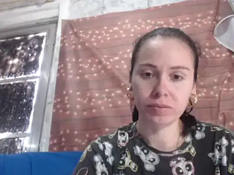 Snapshot of Venusluxodomme chatting on 09-14-25, 04:50 Venusluxodomme online show from 09-14-25, 04:50