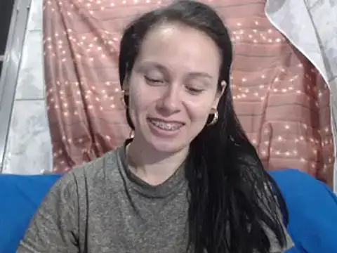 Snapshot of Venusluxodomme chatting on 09-20-25, 11:39 Venusluxodomme online show from 09-20-25, 11:39