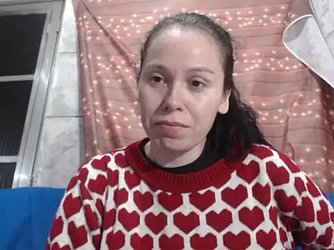 Snapshot of Venusluxodomme chatting on 09-27-25, 04:50 Venusluxodomme online show from 09-27-25, 04:50