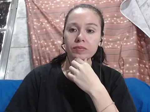 Snapshot of Venusluxodomme chatting on 10-02-25, 11:17 Venusluxodomme online show from 10-02-25, 11:17