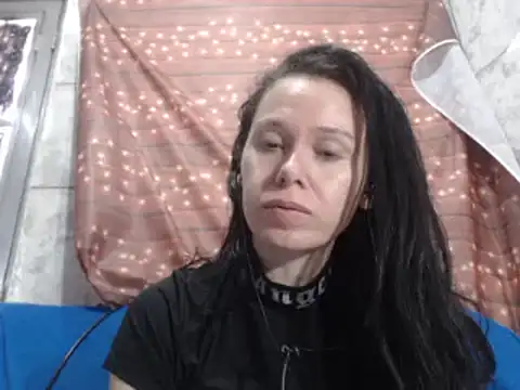 Snapshot of Venusluxodomme chatting on 10-03-25, 02:47 Venusluxodomme online show from 10-03-25, 02:47