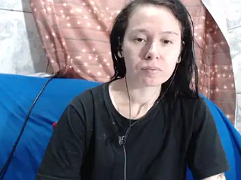 Snapshot of Venusluxodomme chatting on 10-12-25, 02:49 Venusluxodomme online show from 10-12-25, 02:49