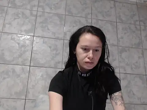 Snapshot of Venusluxodomme chatting on 10-26-25, 01:28 Venusluxodomme online show from 10-26-25, 01:28