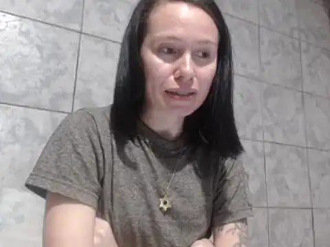 Snapshot of Venusluxodomme chatting on 11-13-25, 04:44 Venusluxodomme online show from 11-13-25, 04:44