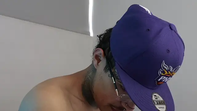 trieone online show from 12-02-24, 01:46