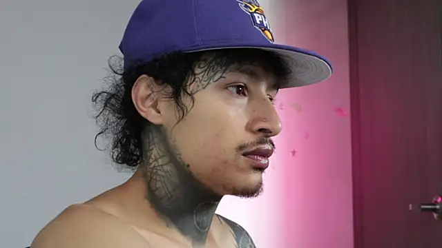 trieone online show from 04-12-26, 02:33