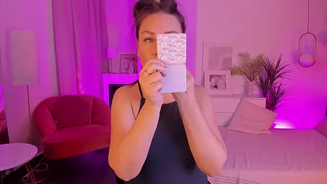 Snapshot of MilenaMellow chatting on 12-02-25, 08:48 MilenaMellow online show from 12-02-25, 08:48