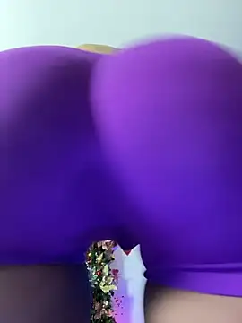 Victoria14  online show from 11-30-25, 05:00