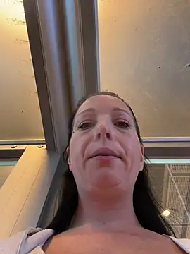 Viola Beck online show from 02-19-25, 07:17