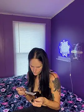 Snapshot of lolabunny9 chatting on 12-20-24, 06:24 lolabunny9 online show from 12-20-24, 06:24