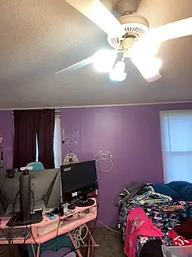 Snapshot of lolabunny9 chatting on 12-21-24, 09:25 lolabunny9 online show from 12-21-24, 09:25