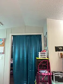 Snapshot of lolabunny9 chatting on 01-16-25, 04:07 lolabunny9 online show from 01-16-25, 04:07