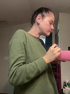 Snapshot of lolabunny9 chatting on 02-27-25, 02:43 lolabunny9 online show from 02-27-25, 02:43