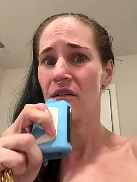 Snapshot of lolabunny9 chatting on 09-23-25, 06:55 lolabunny9 online show from 09-23-25, 06:55