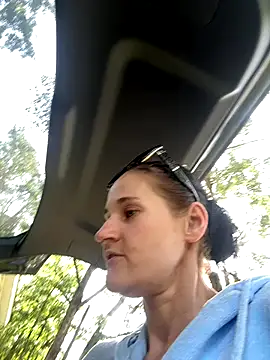 Snapshot of lolabunny9 chatting on 10-05-25, 03:32 lolabunny9 online show from 10-05-25, 03:32