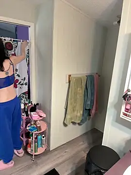 Snapshot of lolabunny9 chatting on 12-14-25, 04:56 lolabunny9 online show from 12-14-25, 04:56