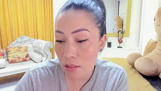 Snapshot of gaby_trent chatting on 12-20-24, 05:40 gaby trent online show from 12-20-24, 05:40