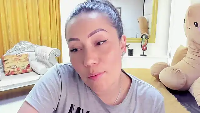 Snapshot of gaby_trent chatting on 12-20-24, 08:45 gaby trent online show from 12-20-24, 08:45