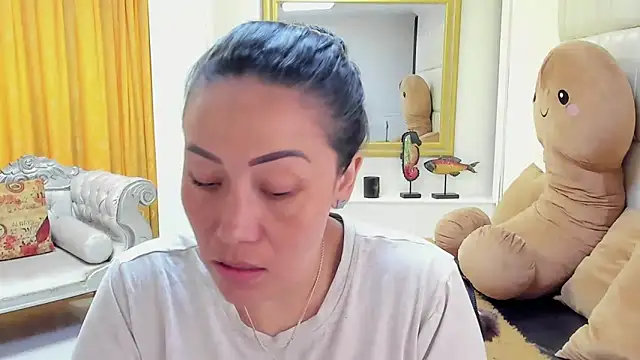 Snapshot of gaby_trent chatting on 12-23-24, 05:22 gaby trent online show from 12-23-24, 05:22