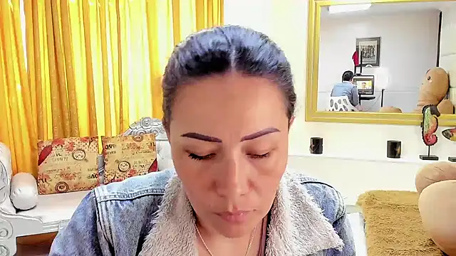 Snapshot of gaby_trent chatting on 12-24-24, 02:44 gaby trent online show from 12-24-24, 02:44