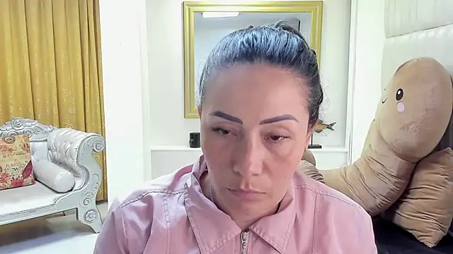 Snapshot of gaby_trent chatting on 12-26-24, 08:53 gaby trent online show from 12-26-24, 08:53