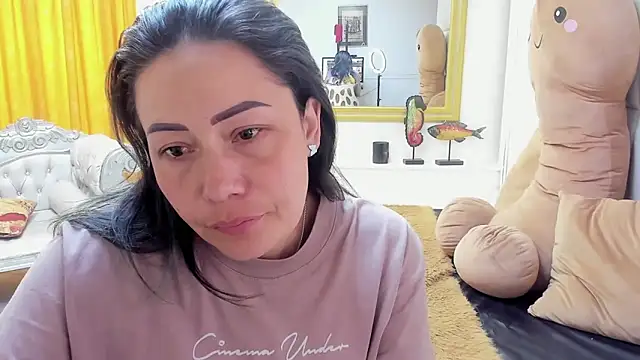 Snapshot of gaby_trent chatting on 12-30-24, 02:51 gaby trent online show from 12-30-24, 02:51