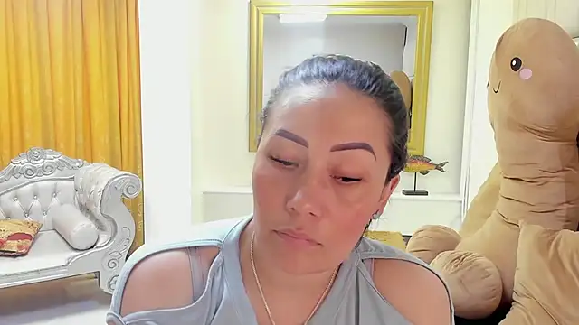 Snapshot of gaby_trent chatting on 12-31-24, 06:35 gaby trent online show from 12-31-24, 06:35