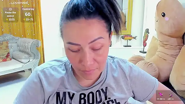 Snapshot of gaby_trent chatting on 01-28-25, 05:03 gaby trent online show from 01-28-25, 05:03