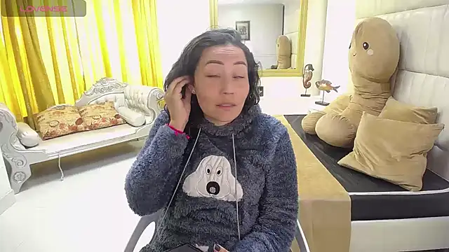 Snapshot of gaby_trent chatting on 02-13-25, 01:48 gaby trent online show from 02-13-25, 01:48