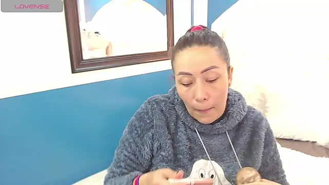 Snapshot of gaby_trent chatting on 02-17-25, 04:48 gaby trent online show from 02-17-25, 04:48